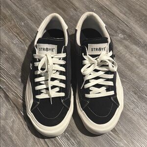 Straye Sneakers